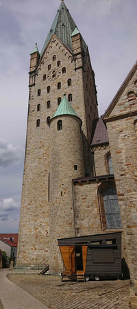 Tiny House vor dem Dom in Paderborn